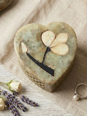 Soapstone Heart Trinket Box Mother of Pearl Inlay Hand Carved Vintage India